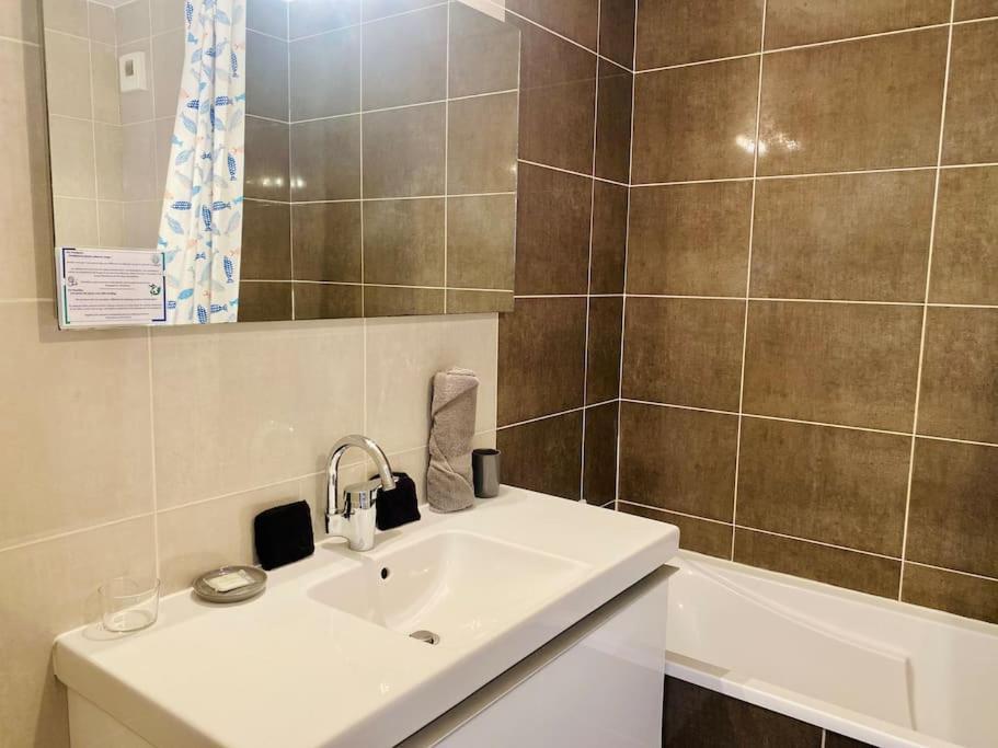 "Loulou" T1 Moderne Et Lumineux, Centre Ville, Wifi, Parking Sete Bagian luar foto